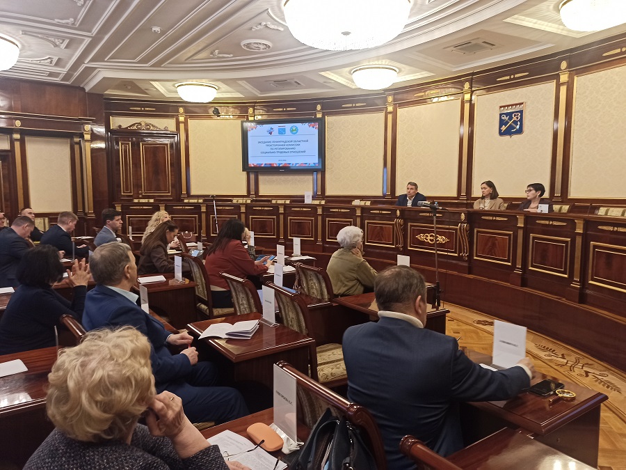 Профсоюзы призвали детально разбираться с каждым случаем отказа платить минимальную зарплату в Ленобласти
