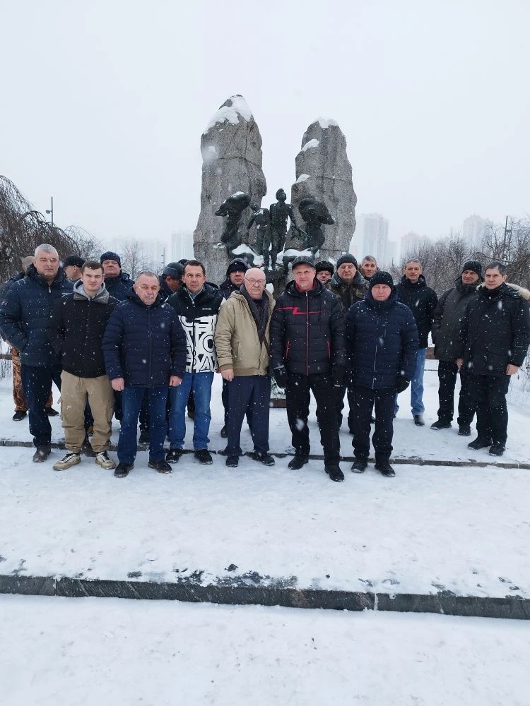 Профсоюзная экскурсия для ветеранов СВО и выставка детских рисунков состоялись в Петербурге